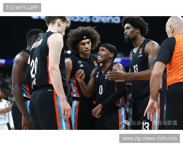 费内巴切通过快速传递获得突破口:用传球节拍撬动比赛心跳 费内巴切通过快速传递获得突破口:用传球节拍撬动比赛心跳