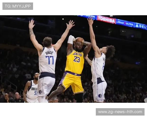 湖人快攻连中三分实现逆袭